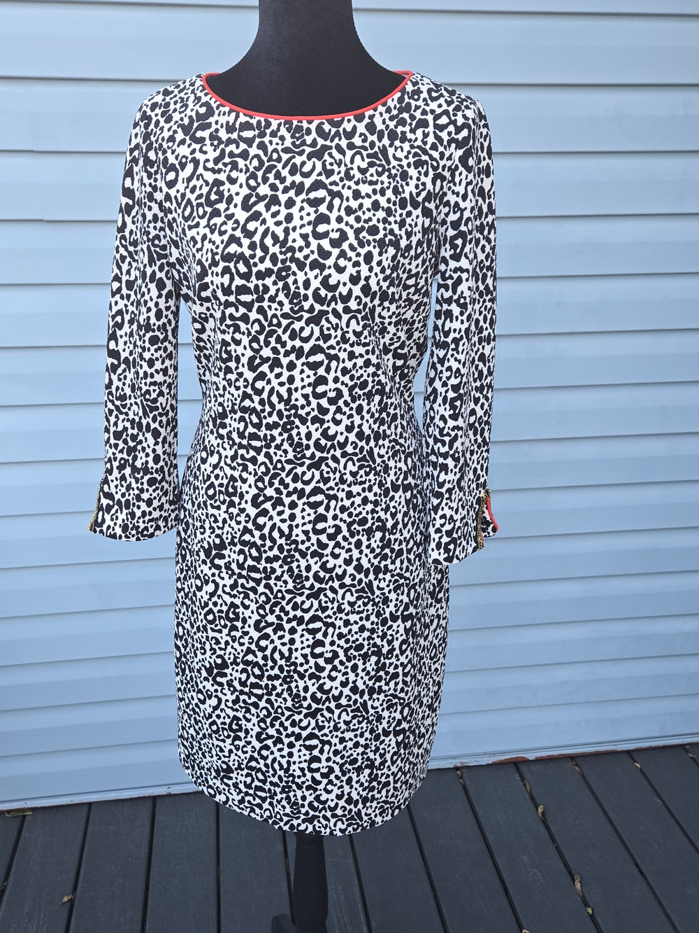 Belle Badgley Mischka Leopard Print Sheath Dress Pop of Red Piping Zipper Size 8